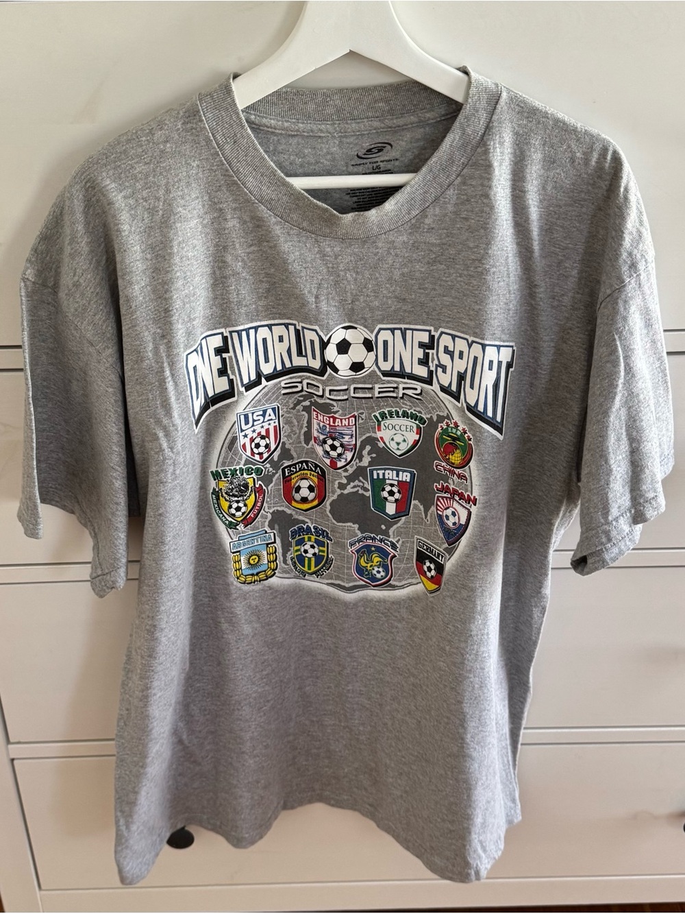 Gray 'One World One Sport' Soccer Graphic men’s T‑Shirt size L casual loungewear